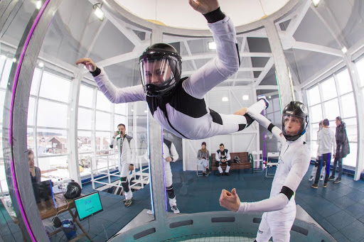 Полёт в аэротрубе  в Самаре. Ultra Подарки. Полёт в аэротрубе  в Самаре. Попробуйте полёт в аэротрубе . Сервис: UltraPodarki.ru 8 800 505 95 30. Полёт в аэротрубе , аэротруба Самара, полёт Самара