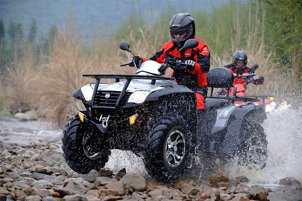 Катание на квадроциклах в Самаре. Подарочные сертификаты Ultra Подарки. Подарочный сертификат на катание на квадроциклах в Самаре. Закажите прокат квадроциклов и наслаждайтесь активным отдыхом с друзьями. Выбирайте живописные маршруты для езды на квадроциклах. Сервис UltraPodarki.ru 8 800 505 95 30. Катание на квадроциклах, катание на квадроциклах Самара, прокат квадроциклов, прокат квадроциклов Самара, езда на квадроцикле, езда на квадроцикле Самара, катание на квадроциклах зимой, Катание на квадроциклах летом, сертификат на катание на квадроциклах, сертификат квадроциклы, сертификат квадроциклы Самара
