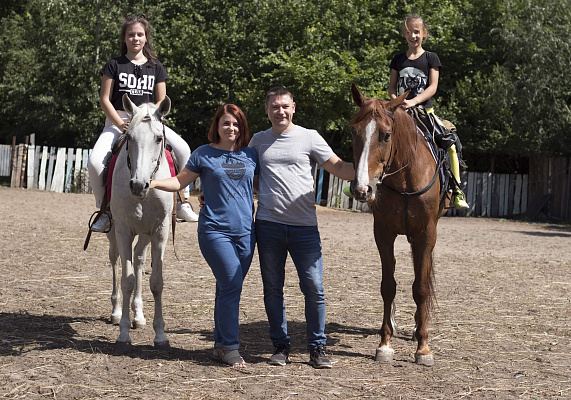 Конная прогулка в Самаре. Подарочные сертификаты Ultra Подарки. Купить оригинальный подарок или подарочный сертификат на Конная прогулка в Самаре. Сервис UltraPodarki.ru 8-800-505-9530. Катание на лошадях, Прогулка на лошади, Прогулка на лошадях для двоих, Конная прогулка.  Конный клуб, конная прогулка, конная прогулка в Самаре