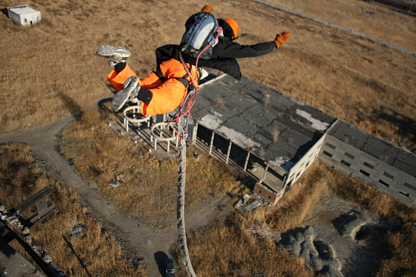 Роупджампинг - прыжки с верёвкой в Самаре. Подарочные сертификаты Ultra Подарки. Роупджампинг в Самаре - Экстремальный оригинальный подарок или подарочный сертификат на Роупджампинг - прыжки с верёвкой. Сервис UltraPodarki.ru 8-800-505-95-30. роупджампинг Самара, прыжок веревка Самара, роупджампинг, прыжок веревка, прыжок с веревкой, Подарок, подарочный сертификат, экстрим, экстремальный подарок