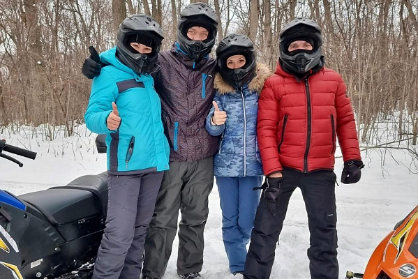 Катание на снегоходах в Самаре в подарок. Сервис Ultra Подарки
. Подарочный сертификат на катание на снегоходах в Самаре с друзьями. Закажите прокат снегоходов в подарок для мужчины по привлекательным ценам. Живописные маршруты для езды на снегоходах это отличная возможность активного отдыха. Сервис UltraPodarki.ru 8 800 505 95 30. катание на снегоходах, подарочный сертификат на катание на снегоходе, прокат снегоходов, прокат снегоходов Самара, катание на снегоходах Самара, езда на снегоходе