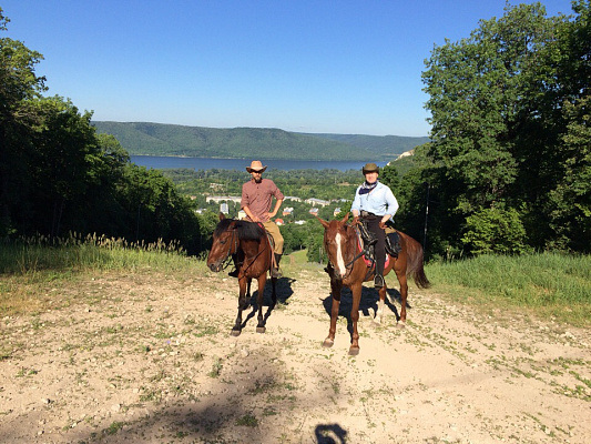 Конная прогулка в Самаре. Подарочные сертификаты Ultra Подарки. Купить оригинальный подарок или подарочный сертификат на Конная прогулка в Самаре. Сервис UltraPodarki.ru 8-800-505-9530. Катание на лошадях, Прогулка на лошади, Прогулка на лошадях для двоих, Конная прогулка.  Конный клуб, конная прогулка, конная прогулка в Самаре