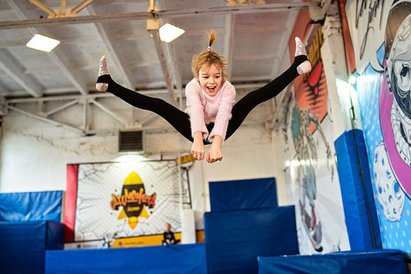  Батутный центр в Самаре. Сервис Ultra Подарки. Купить подарочный сертификат в батутный центр, попробуйте прыжки на батуте в Самаре. Сервис UltraPodarki.ru 8 (800) 555 95-30.. Батутный центр , батутный центр, батутный центр цены, батутный центр в Самаре,  батутный парк, батут прыгать, прыжки +на батуте, батут Самара, батут спорт