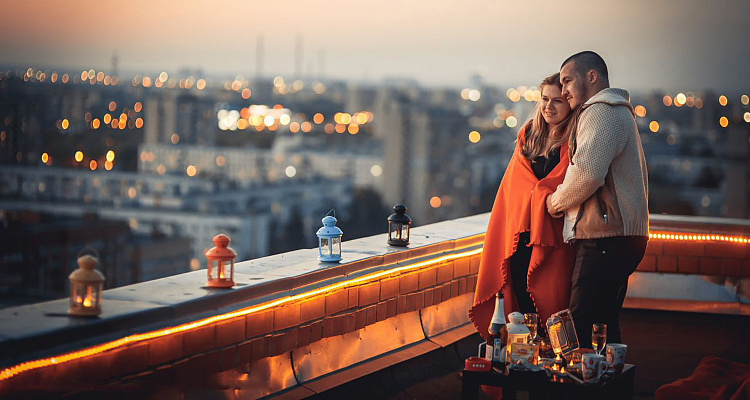 Романтическое свидание на крыше в Самаре. Ultra Подарки. Купить романтическое свидание на крыше в Самаре. Подарите самым близким незабываемые моменты и почувствуйте друг друга ещё ближе. Сервис UltraPodarki.ru 8 800 505 95 30. Романтическое свидание на крышев Самаре, свидание на крышев Самаре, свидание, сертификат на свидание на крыше, сертификат на свидание в Самаре, купить свидание на крыше, купить свидание Самара