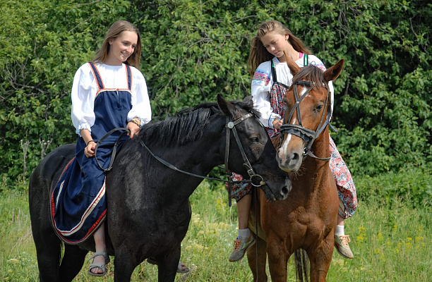 Конная прогулка  в Самаре. Подарочные сертификаты Ultra Подарки. Купить оригинальный подарок или подарочный сертификат на Конная прогулка  в Самаре. Сервис UltraPodarki.ru 8-800-505-9530. Катание на лошадях, Прогулка на лошади, Прогулка на лошадях для двоих, Конная прогулка .  Конный клуб, конная прогулка, конная прогулка в Самаре,