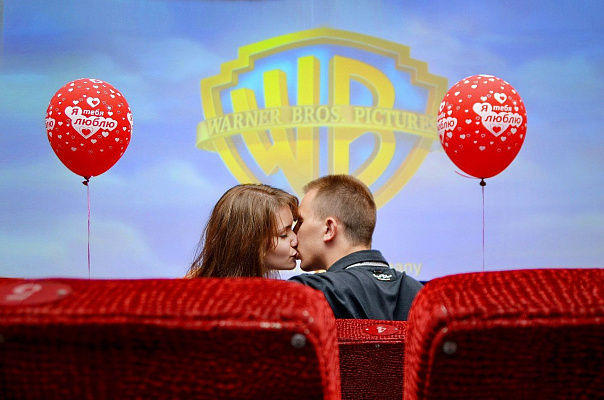 Романтическое свидание в кинотеатре в Самаре. Ultra Подарки. Купить романтическое свидание в кинотеатре в Самаре. Подарите самым близким незабываемые моменты и признайтесь в искренних чувствах. Сервис UltraPodarki.ru 8-800-505-95-30. Романтическое свидание в кинотеатре в Самаре, свидание в Самаре, свидание в кинотеатре, сертификат на свидание в кинотеатре, сертификат на свидание в Самаре, купить свидание, купить свидание Самара, первое свидание, девушка свидание, хороший кинотеатре, романтический кинотеатре, романтический вечер, романтический ужин, романтические любимому, романтическая музыка