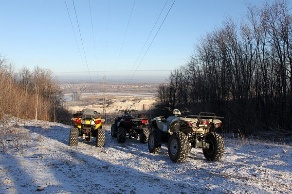 Катание на квадроциклах в Самаре. Подарочные сертификаты Ultra Подарки. Подарочный сертификат на катание на квадроциклах в Самаре. Закажите прокат квадроциклов и наслаждайтесь активным отдыхом с друзьями. Выбирайте живописные маршруты для езды на квадроциклах. Сервис UltraPodarki.ru 8 800 505 95 30. Катание на квадроциклах, катание на квадроциклах Самара, прокат квадроциклов, прокат квадроциклов Самара, езда на квадроцикле, езда на квадроцикле Самара, катание на квадроциклах зимой, Катание на квадроциклах летом, сертификат на катание на квадроциклах, сертификат квадроциклы, сертификат квадроциклы Самара
