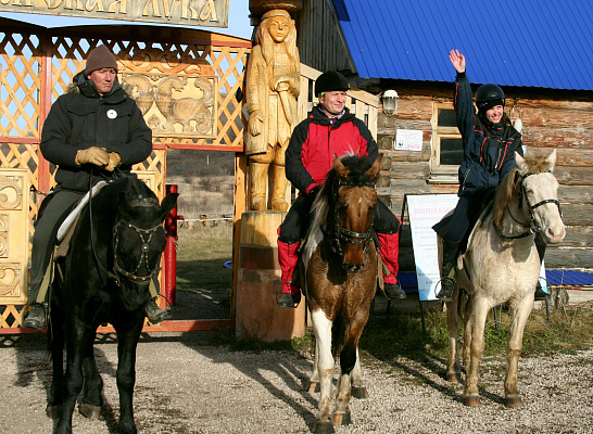 Конная прогулка  в Самаре. Подарочные сертификаты Ultra Подарки. Купить оригинальный подарок или подарочный сертификат на Конная прогулка  в Самаре. Сервис UltraPodarki.ru 8-800-505-9530. Катание на лошадях, Прогулка на лошади, Прогулка на лошадях для двоих, Конная прогулка .  Конный клуб, конная прогулка, конная прогулка в Самаре,