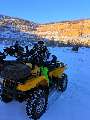 Катание на квадроциклах в Самаре. Подарочные сертификаты Ultra Подарки. Подарочный сертификат на катание на квадроциклах в Самаре. Закажите прокат квадроциклов и наслаждайтесь активным отдыхом с друзьями. Выбирайте живописные маршруты для езды на квадроциклах. Сервис UltraPodarki.ru 8 800 505 95 30. Катание на квадроциклах, катание на квадроциклах Самара, прокат квадроциклов, прокат квадроциклов Самара, езда на квадроцикле, езда на квадроцикле Самара, катание на квадроциклах зимой, Катание на квадроциклах летом, сертификат на катание на квадроциклах, сертификат квадроциклы, сертификат квадроциклы Самара
