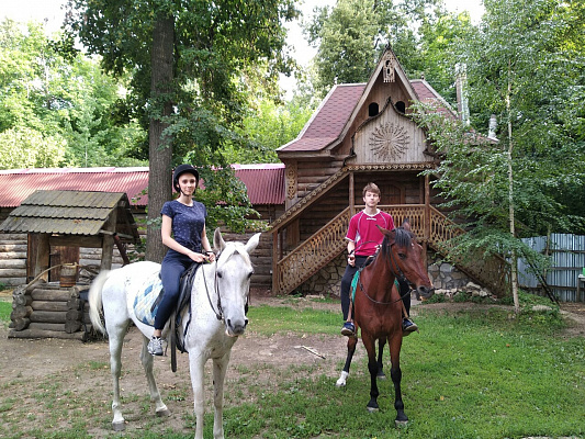 Конная прогулка в Самаре. Подарочные сертификаты Ultra Подарки. Купить оригинальный подарок или подарочный сертификат на Конная прогулка в Самаре. Сервис UltraPodarki.ru 8-800-505-9530. Катание на лошадях, Прогулка на лошади, Прогулка на лошадях для двоих, Конная прогулка.  Конный клуб, конная прогулка, конная прогулка в Самаре