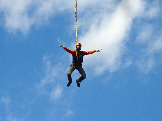 Роупджампинг - прыжки с верёвкой в Самаре. Подарочные сертификаты Ultra Подарки. Роупджампинг в Самаре - Экстремальный оригинальный подарок или подарочный сертификат на Роупджампинг - прыжки с верёвкой. Сервис UltraPodarki.ru 8-800-505-95-30. роупджампинг Самара, прыжок веревка Самара, роупджампинг, прыжок веревка, прыжок с веревкой, Подарок, подарочный сертификат, экстрим, экстремальный подарок