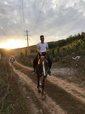 Конная прогулка в Самаре. Подарочные сертификаты Ultra Подарки. Купить оригинальный подарок или подарочный сертификат на Конная прогулка в Самаре. Сервис UltraPodarki.ru 8-800-505-9530. Катание на лошадях, Прогулка на лошади, Прогулка на лошадях для двоих, Конная прогулка.  Конный клуб, конная прогулка, конная прогулка в Самаре