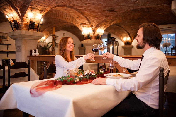 Романтическое свидание в ресторане в Самаре. Ultra Подарки. Купить романтическое свидание в ресторане в Самаре. Подарите самым близким незабываемые моменты и признайтесь в искренних чувствах. Сервис UltraPodarki.ru 8-800-505-95-30. Романтическое свидание в ресторане в Самаре, свидание в Самаре, свидание в ресторане, сертификат на свидание в ресторане, сертификат на свидание в Самаре, купить свидание, купить свидание Самара, первое свидание, девушка свидание, хороший ресторан, романтический ресторан, романтический вечер, романтический ужин, романтические любимому, романтическая музыка